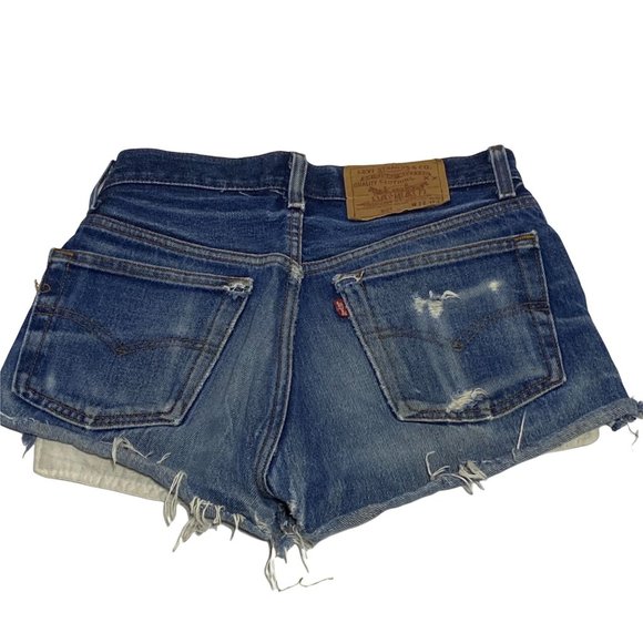 Levi's Distressed Button Fly Cut Off Jean Short Size 28 Medium Wash EUC - Picture 8 of 8